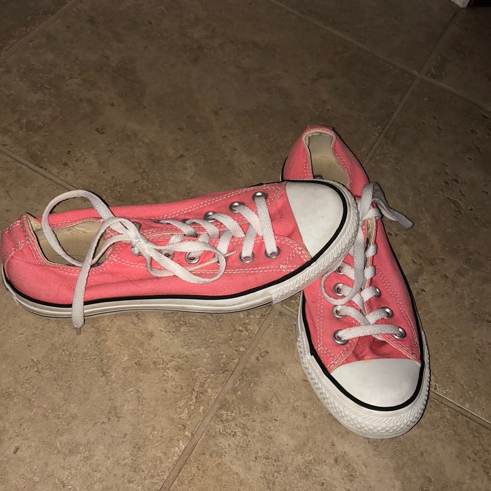 Peach low top converse.